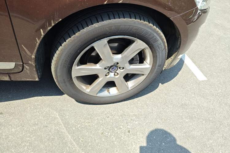 Used Volvo XC60 2015 T5 AWD Smart Drive Edition Right Front Wheel Hub