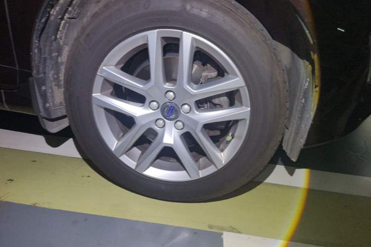 Used Volvo XC60 2015 T5 Smart Upgrade Model Right Front Wheel Hub