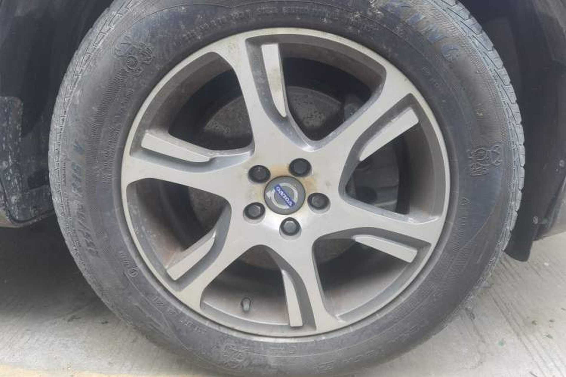 Used Volvo XC60 2015 T5 AWD Zhiyuan Edition Right Front Wheel Hub