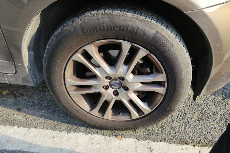 Used Volvo XC60 2015 T5 Smart Upgrade Model Right Front Wheel Hub