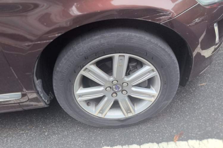 Used Volvo XC60 2015 T5 AWD Zhiyuan Edition Right Front Wheel Hub