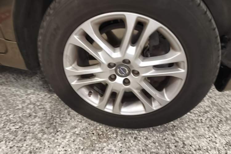 Used Volvo XC60 2015 T5 Smart Upgrade Model Right Front Wheel Hub