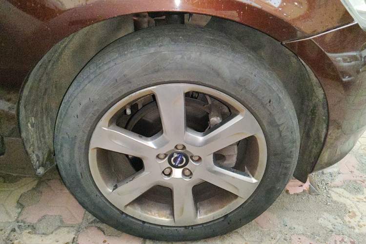 Used Volvo XC60 2015 T5 AWD Smart Drive Edition Right Front Wheel Hub