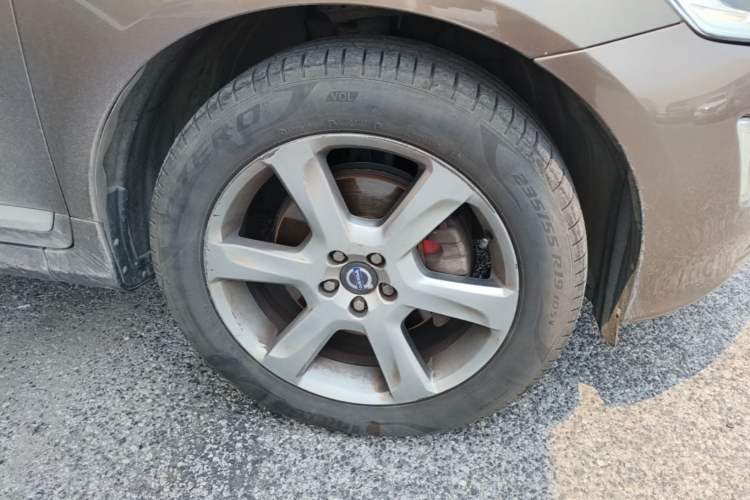 Used Volvo XC60 2015 T5 AWD Smart Drive Edition Right Front Wheel Hub