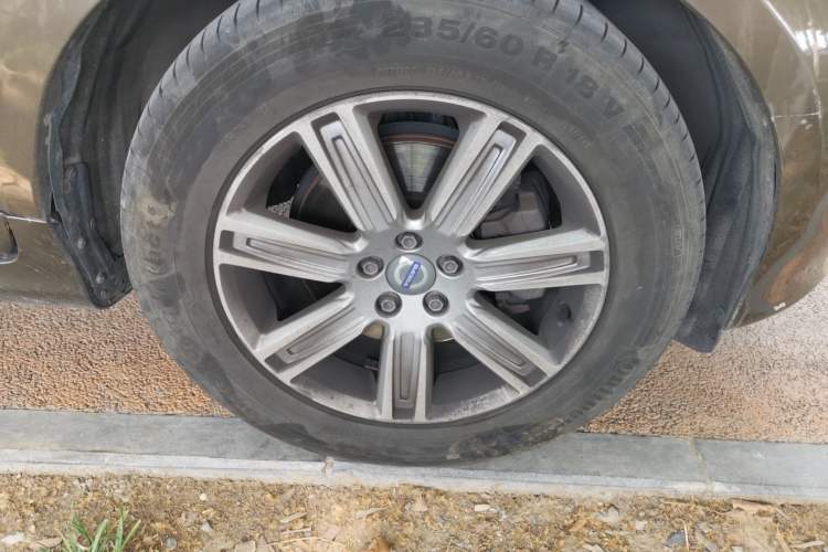 Used Volvo XC60 2015 T5 AWD Zhiyuan Edition Right Front Wheel Hub