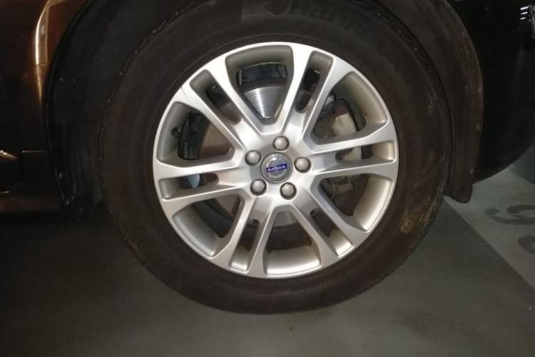 Used Volvo XC60 2015 T5 Smart Upgrade Model Right Front Wheel Hub