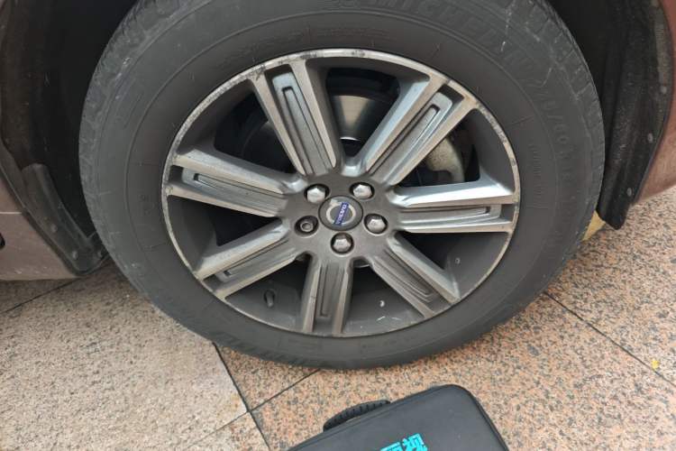 Used Volvo XC60 2015 T5 Smart Upgrade Model Right Front Wheel Hub