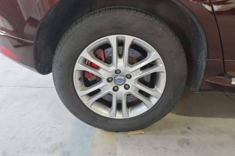 Used Volvo XC60 2015 T5 Smart Upgrade Model Right Rear Wheel Hub