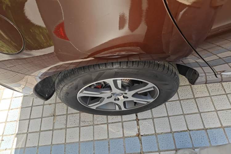 Used Volvo XC60 2015 T5 AWD Zhiyuan Edition Right Rear Wheel Hub