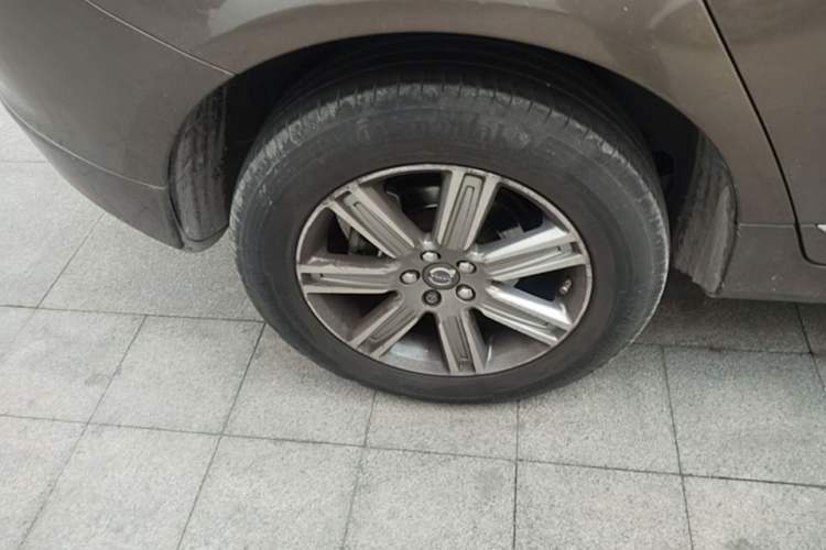 Used Volvo XC60 2015 T5 AWD Zhiyuan Edition Right Rear Wheel Hub