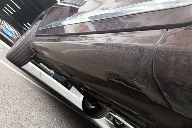 Used Volvo XC60 2015 T5 AWD Smart Drive Edition Right Side Sill