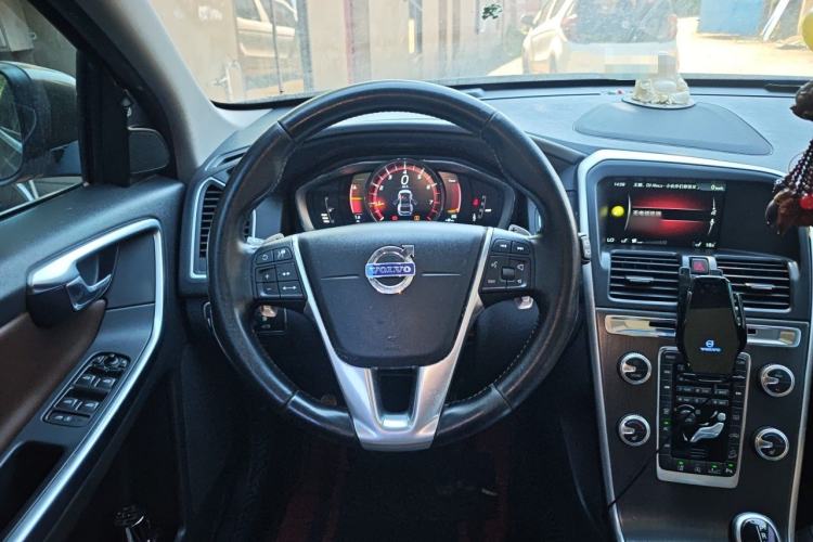 Used Volvo XC60 2015 T5 AWD Smart Drive Edition Steering Wheel