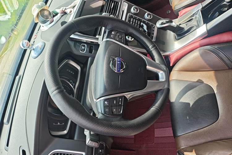 Used Volvo XC60 2015 T5 AWD Zhiyuan Edition Steering Wheel