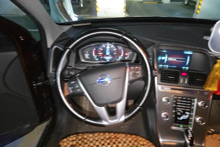 Used Volvo XC60 2015 T5 Smart Upgrade Model Steering Wheel