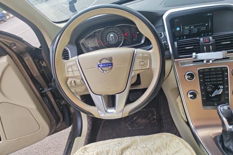 Used Volvo XC60 2015 T5 Smart Upgrade Model Steering Wheel