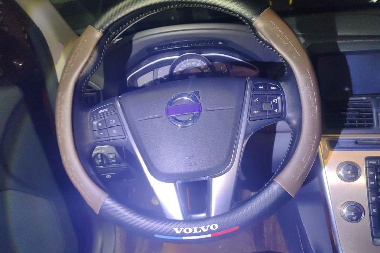 Used Volvo XC60 2015 T5 Smart Upgrade Model Steering Wheel