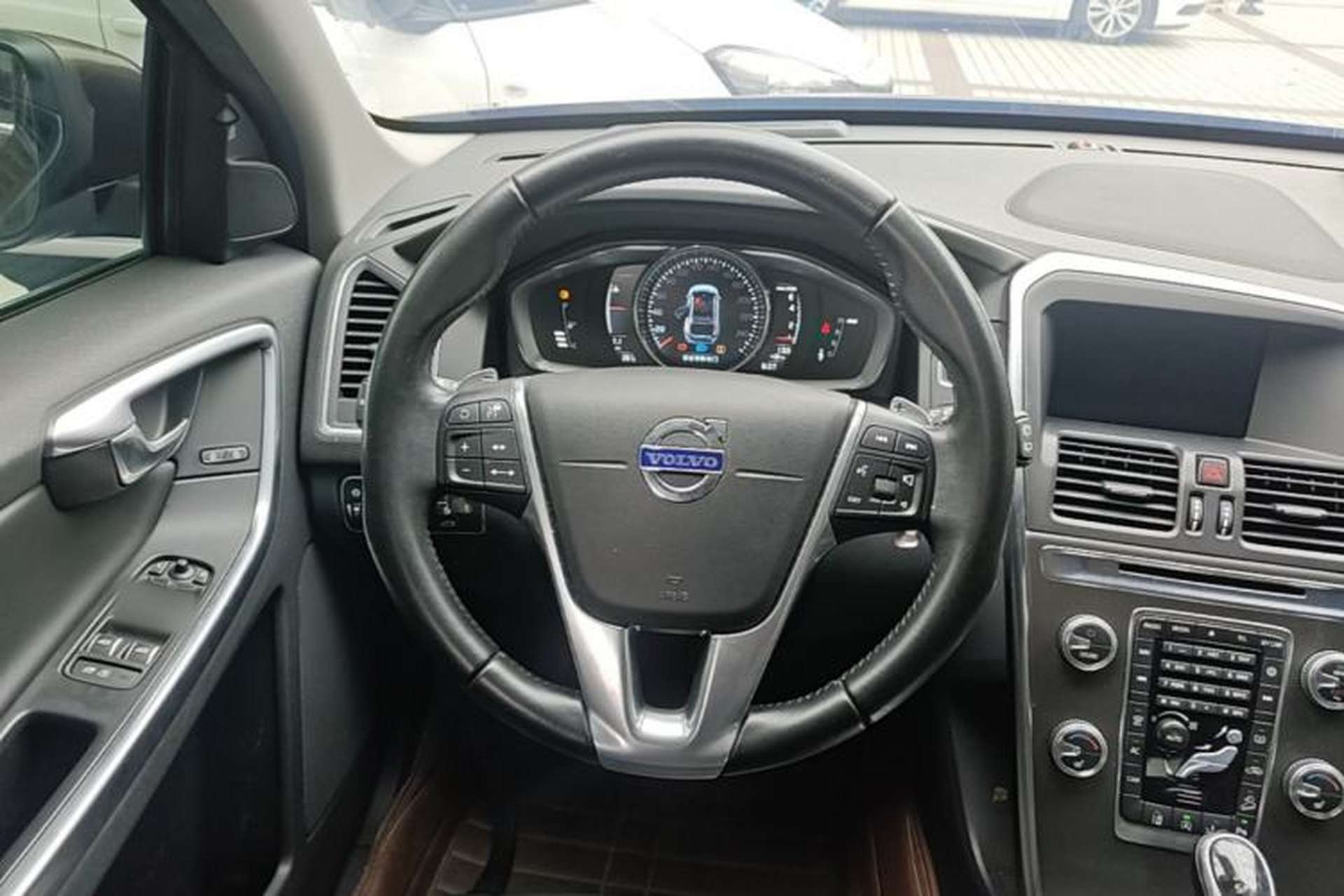 Used Volvo XC60 2015 T5 AWD Smart Drive Edition Steering Wheel