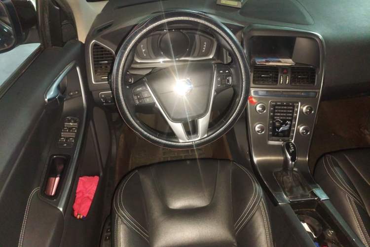 Used Volvo XC60 2015 T5 Smart Upgrade Model Steering Wheel