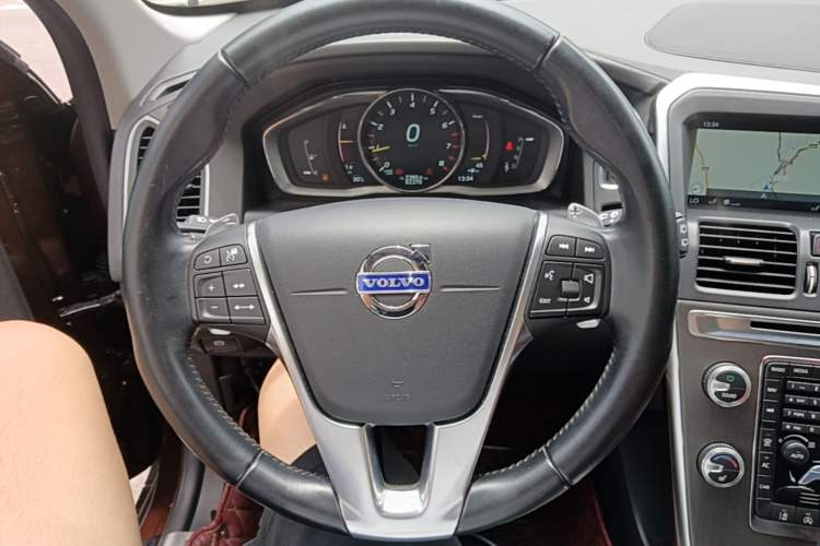 Used Volvo XC60 2015 T5 AWD Smart Drive Edition Steering Wheel