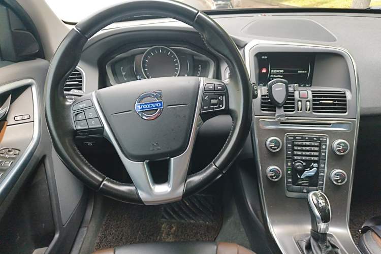 Used Volvo XC60 2015 T5 Smart Upgrade Model Steering Wheel
