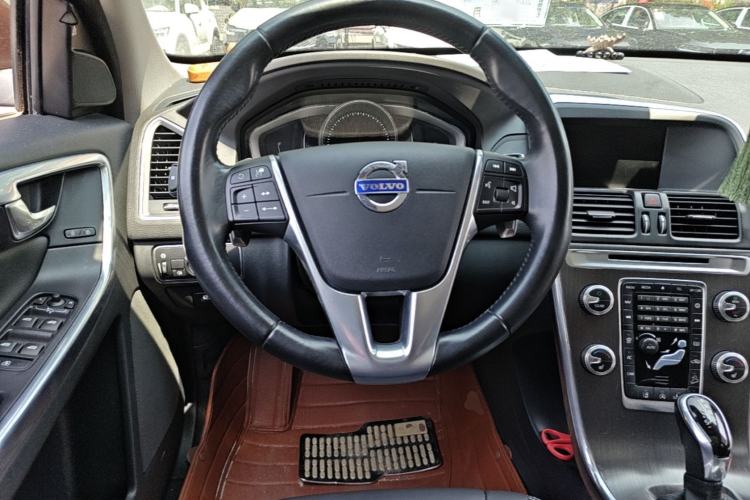 Used Volvo XC60 2015 T5 AWD Smart Drive Edition Steering Wheel