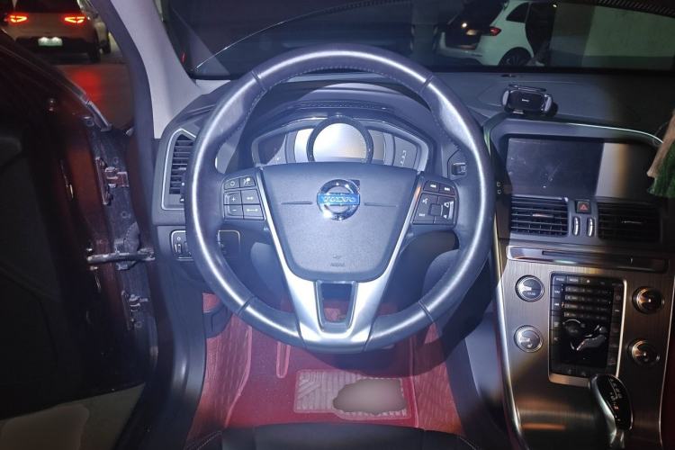 Used Volvo XC60 2015 T5 AWD Zhiyuan Edition Steering Wheel