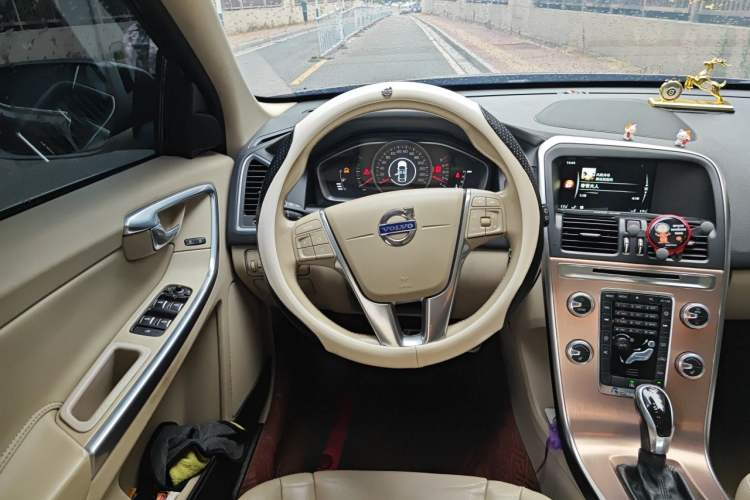 Used Volvo XC60 2015 T5 Smart Upgrade Model Steering Wheel