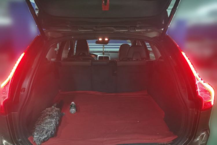 Used Volvo XC60 2015 T5 AWD Zhiyuan Edition Trunk
