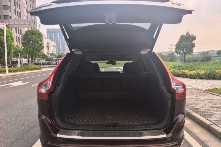 Used Volvo XC60 2015 T5 Smart Upgrade Model Trunk