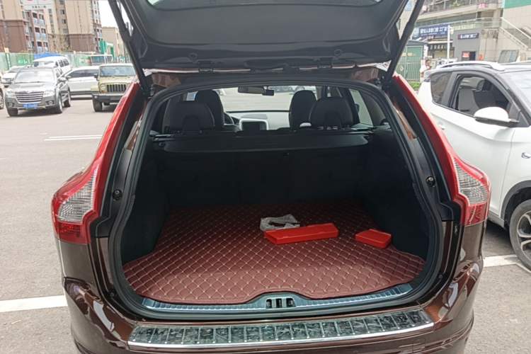 Used Volvo XC60 2015 T5 AWD Smart Drive Edition Trunk