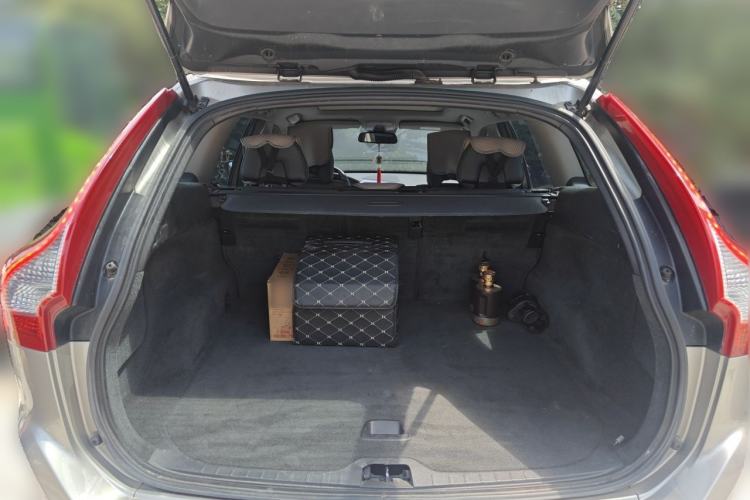 Used Volvo XC60 2015 T5 Smart Edition Trunk