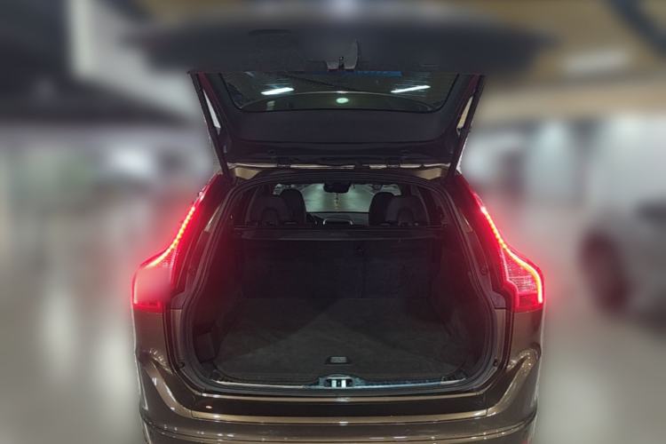 Used Volvo XC60 2015 T5 AWD Zhiyuan Edition Trunk