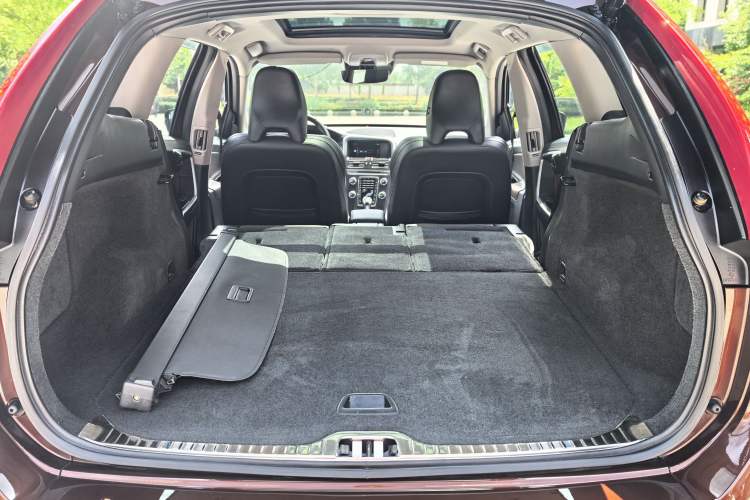 Used Volvo XC60 2015 T5 AWD Zhiyuan Edition Trunk