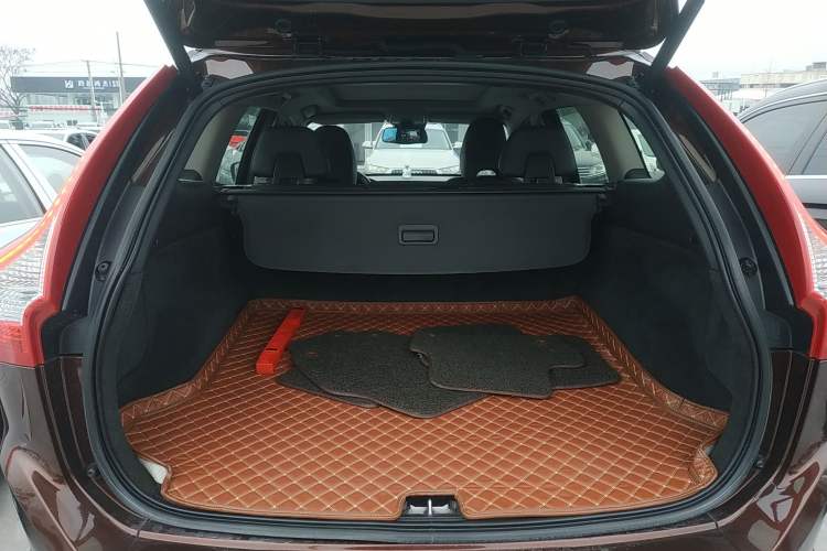 Used Volvo XC60 2015 T5 Zhiyi Edition Trunk