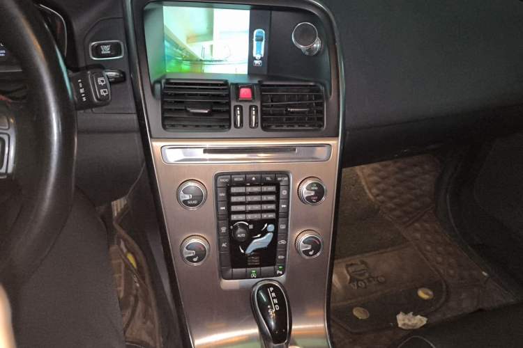 Used Volvo XC60 2015 T5 Smart Upgrade Model Audio And AC Panel