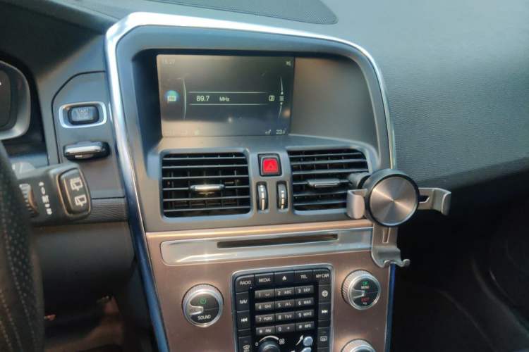 Used Volvo XC60 2015 T5 Smart Upgrade Model Audio And AC Panel