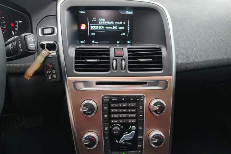 Used Volvo XC60 2015 T5 Smart Edition Audio And AC Panel