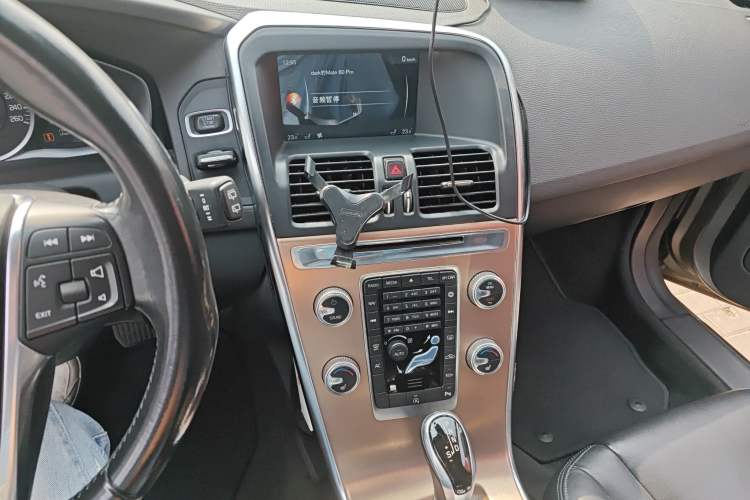 Used Volvo XC60 2015 T5 Smart Upgrade Model Audio And AC Panel