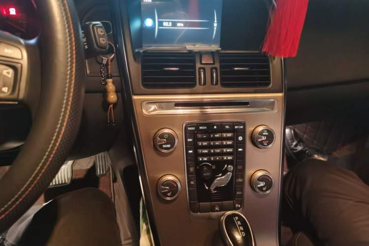 Used Volvo XC60 2015 T5 Smart Upgrade Model Audio And AC Panel