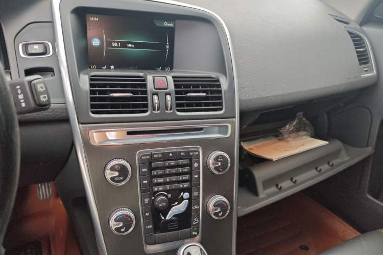 Used Volvo XC60 2015 T6 Zhiyi Edition Audio And AC Panel