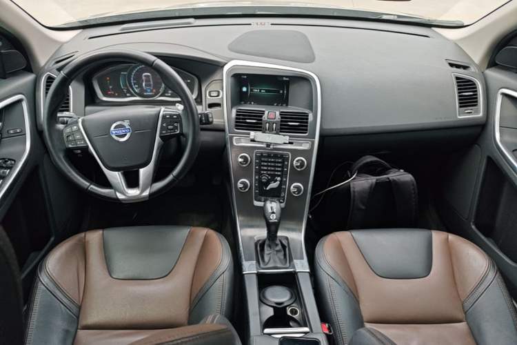 Used Volvo XC60 2015 T5 AWD Smart Drive Edition Center Console
