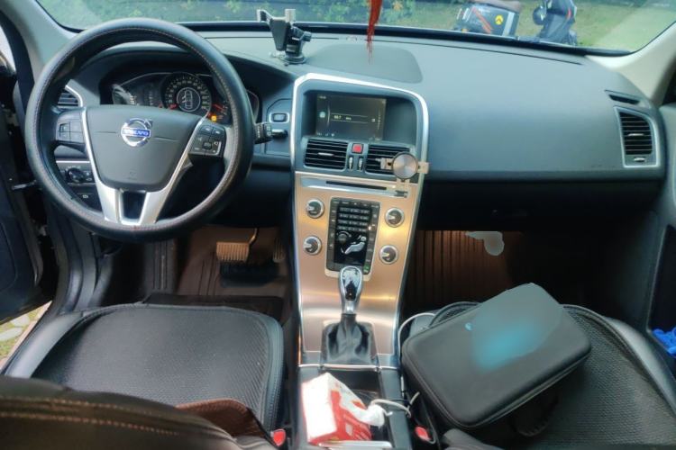 Used Volvo XC60 2015 T5 Smart Upgrade Model Center Console