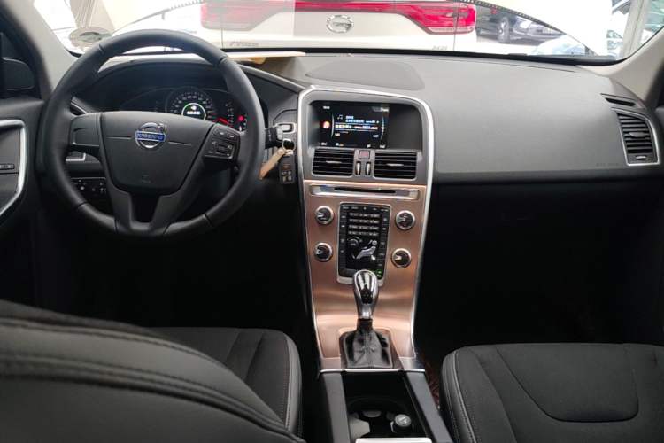 Used Volvo XC60 2015 T5 Smart Edition Center Console