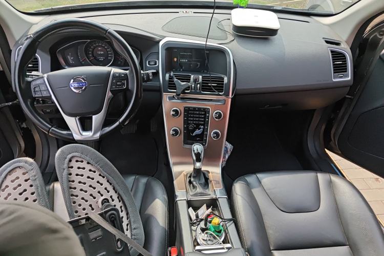 Used Volvo XC60 2015 T5 Smart Upgrade Model Center Console