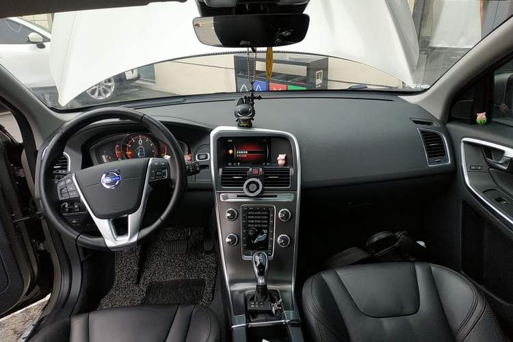 Used Volvo XC60 2015 T5 Zhiya Edition Center Console