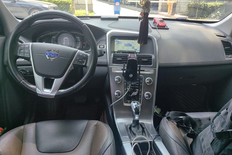 Used Volvo XC60 2015 T5 AWD Zhiyuan Edition Center Console