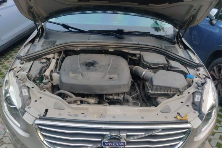 Used Volvo XC60 2015 T5 Smart Upgrade Model Engine Bay