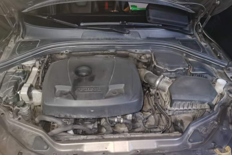 Used Volvo XC60 2015 T5 Smart Upgrade Model Engine Bay