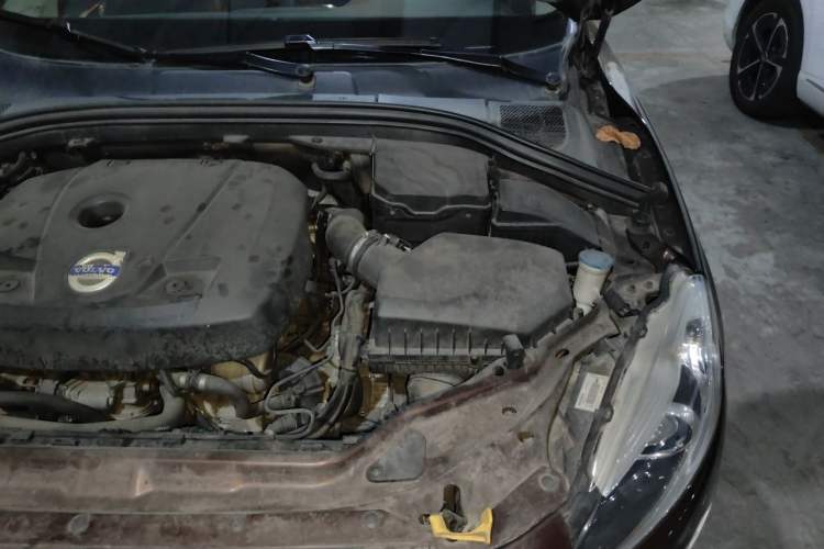 Used Volvo XC60 2015 T5 Smart Upgrade Model Engine Bay Left