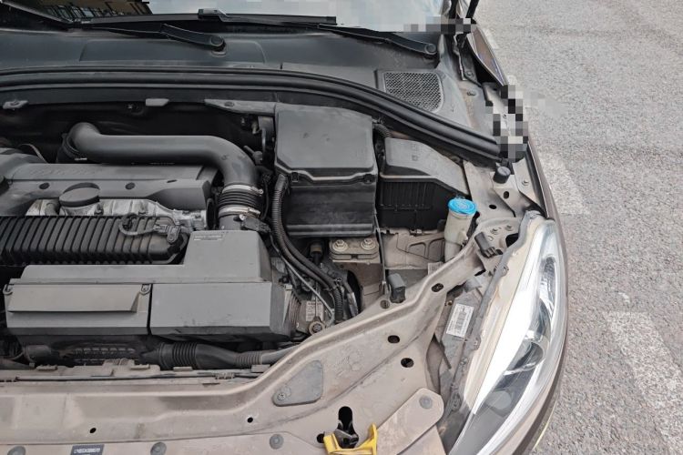 Used Volvo XC60 2015 T5 AWD Zhiyuan Edition Engine Bay Left
